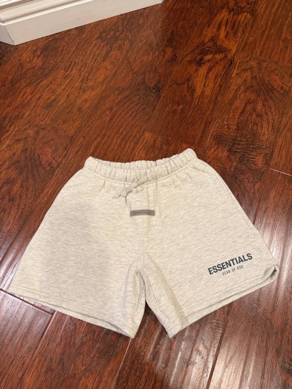 ESSENTIALS fear of god Cream Sweat Shorts with Logo kids size 8 unisex brand new